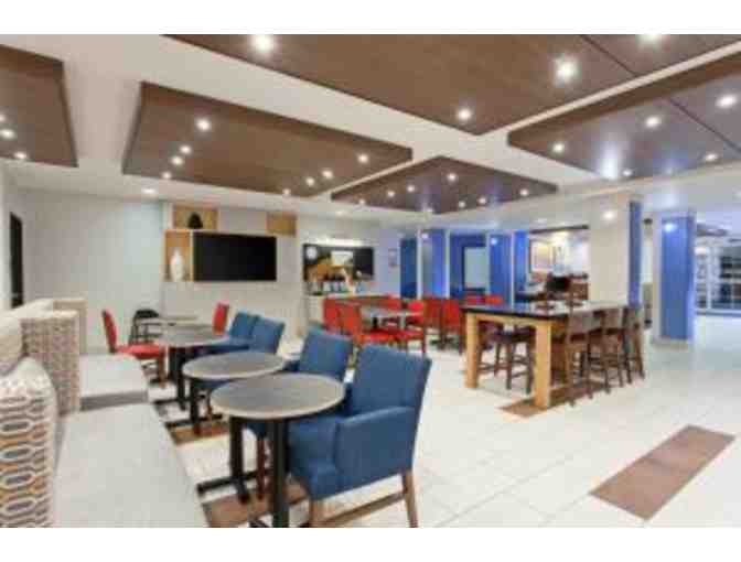 CA - Oakland - Holiday Inn Express - One Night Stay