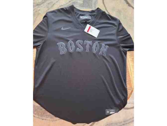 Red Sox Autograph & T-Shirt