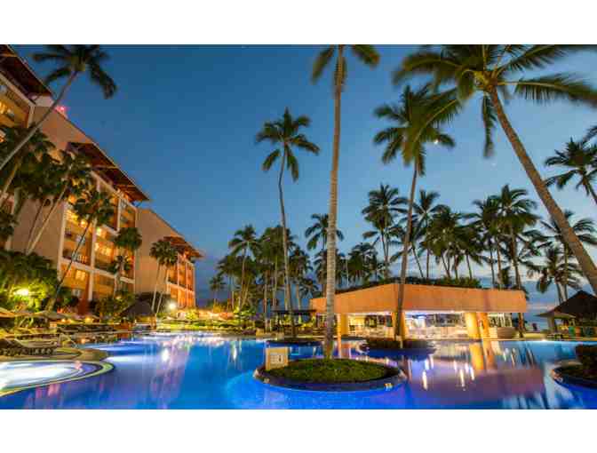 Los Cabos or Puerto Vallarta 5-Night Stay at Four-Star Beachfront Resort