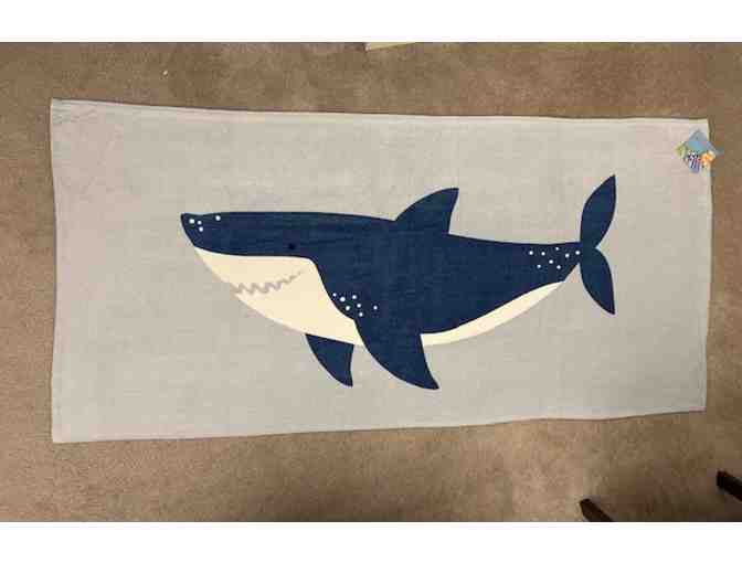 SHARK Towels (2 Beach Towels + Beach Bag + Shark Key Chain)