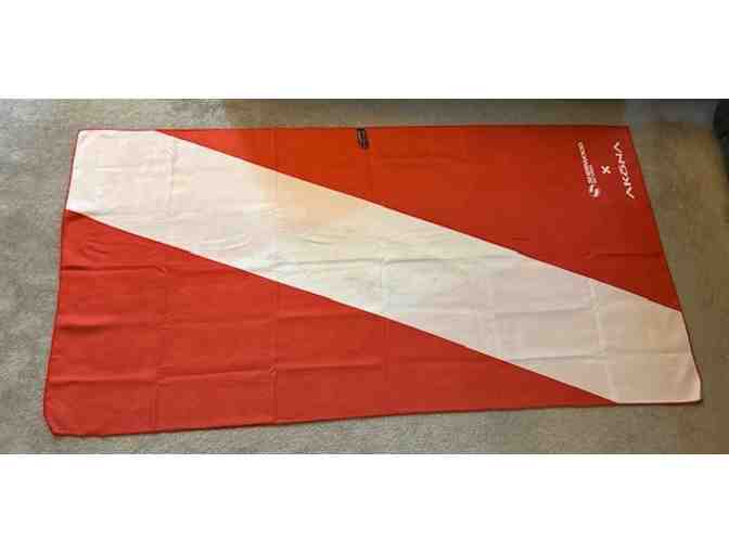 TOWEL Shark (Limited Edition - Big, Travel)