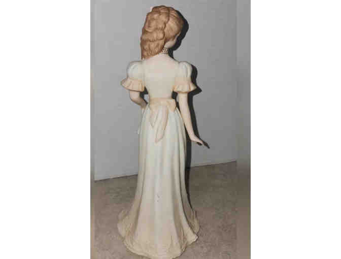 Vintage 1991 Homco Masterpiece Porcelain VICTORIA Figurine