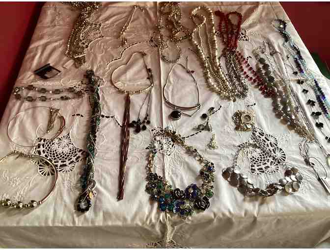 WHITE HOUSE BLACK MARKET JEWELRY - Photo 1