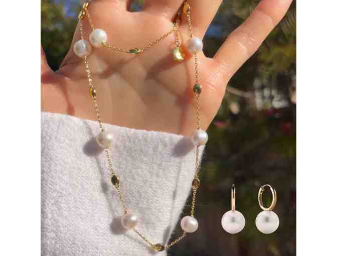 Modern Pearls Necklace & Earrings Set in Yellow Gold