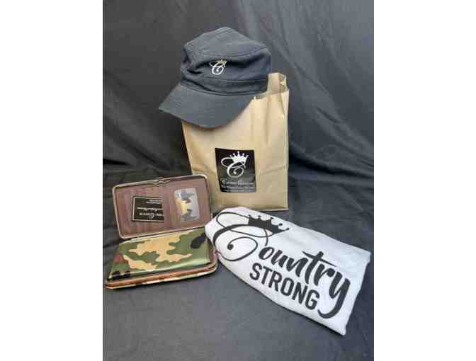 Camo Queen Wallet, Hat, and T-shirt Gift Bag - Photo 3