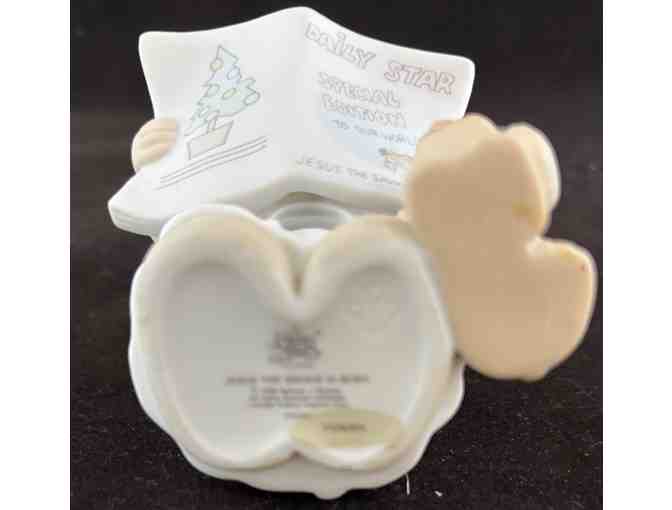 Precious Moments Figurine: 'Jesus the Savior is Born'