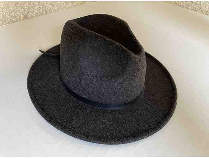 Women's Faux Felt Fedora with Leather Band!