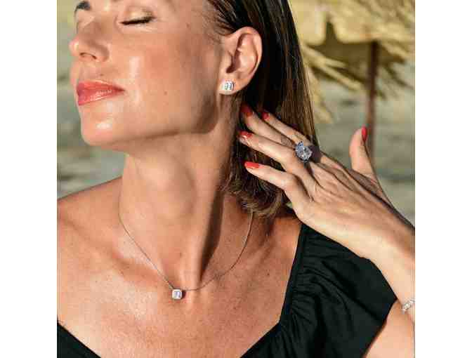 Modern Classic Earrings & Necklace set in white gold!