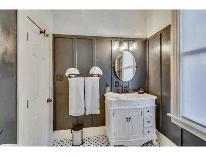 Week long stay at modern Victorian condo in San Diego