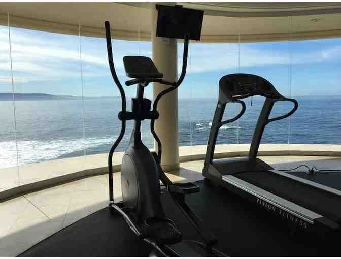 Week-long stay in Luxury Condo & Surfer Paradise in Rosarito, Mexico