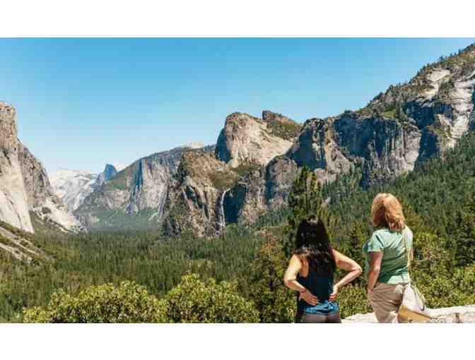 Enjoy 4 nights luxury 2 bed condo + Private Tour of Yosemite!