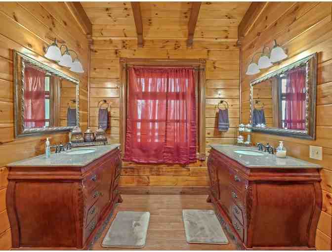 Enjoy 4 nights LUXURY 6 bed Cabin Sevierville, Tennessee