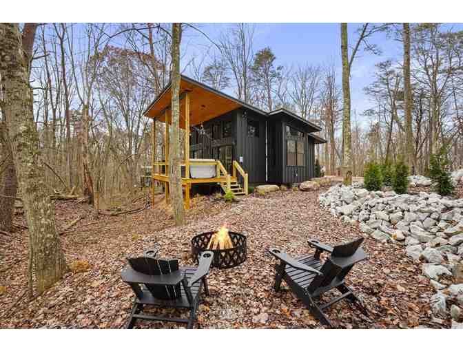 Enjoy 4 nights LUXURY GLASS House Cabin Hocking Hills, Ohio + $100 Food Credit