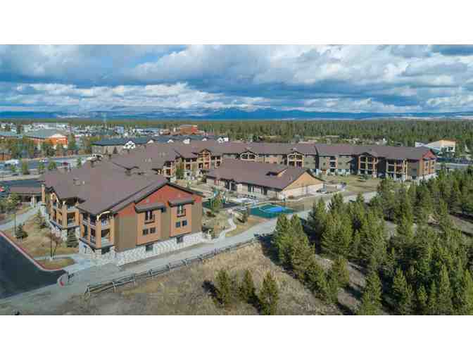 Enjoy 3 nights luxury 4.6 star condo Yellowstone Park + $100 Food - Photo 2