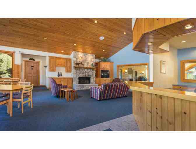 Enjoy 4 nights Little Sweden 4.6 star resort @ Fish Creek, WI + $100 Food Credit