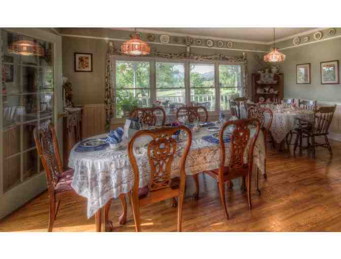 Enjoy 3 nights Blue Mountain Mist BnB Gatlinburg, TN + Wine Tasting for 2