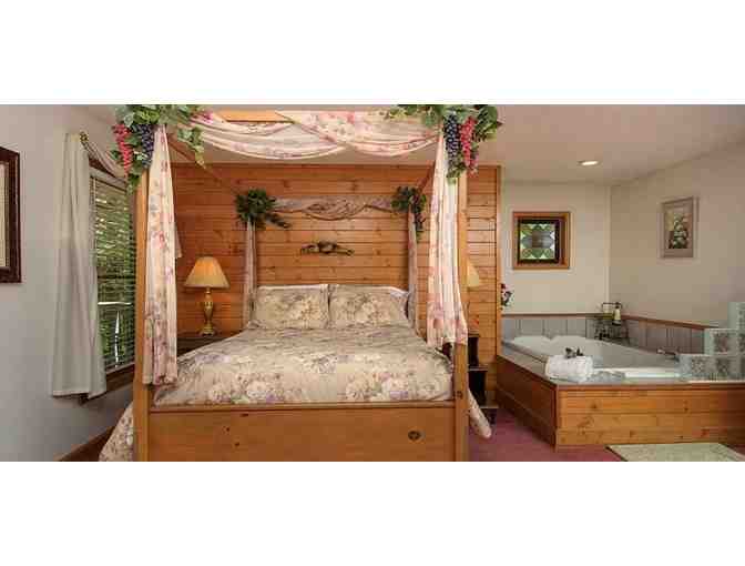 Enjoy 3 nights Blue Mountain Mist BnB Gatlinburg, TN + Wine Tasting for 2