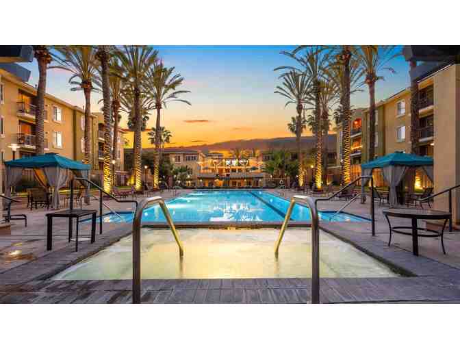 4-Night Luxury Playa del Rey 2 bed Stay + COSM LA Experience + Gift - Photo 2