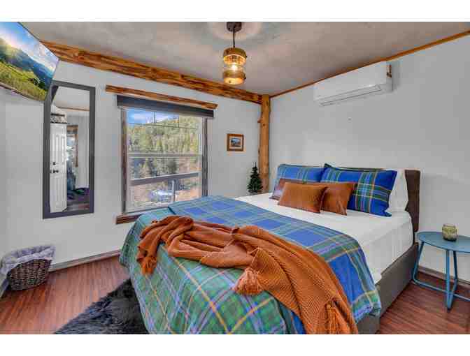 5 nights Unique Custom-Built Mountain Retreat with Hot Tub &mdash; Running Springs, CA + Gift - Photo 11