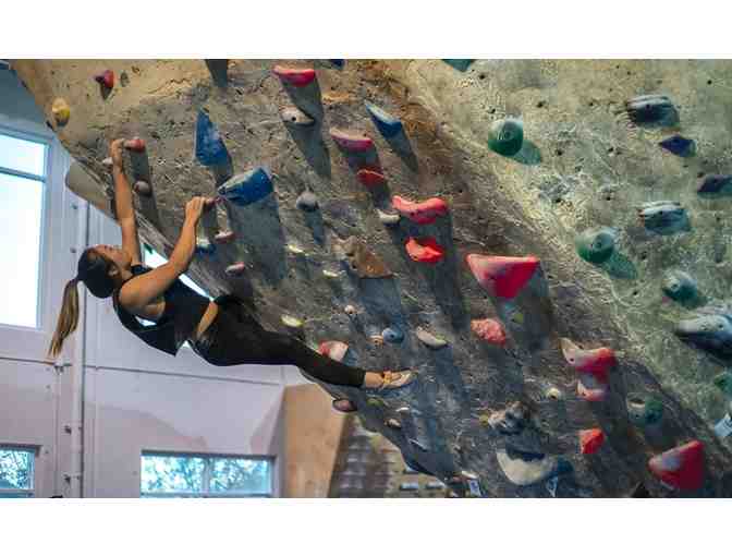 Seven (7) Gift Certificates for Two Intro Packages with Rental Gear at Hangar 18