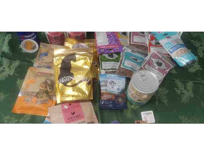 ISLAND ANIMAL GOODIE BOX!