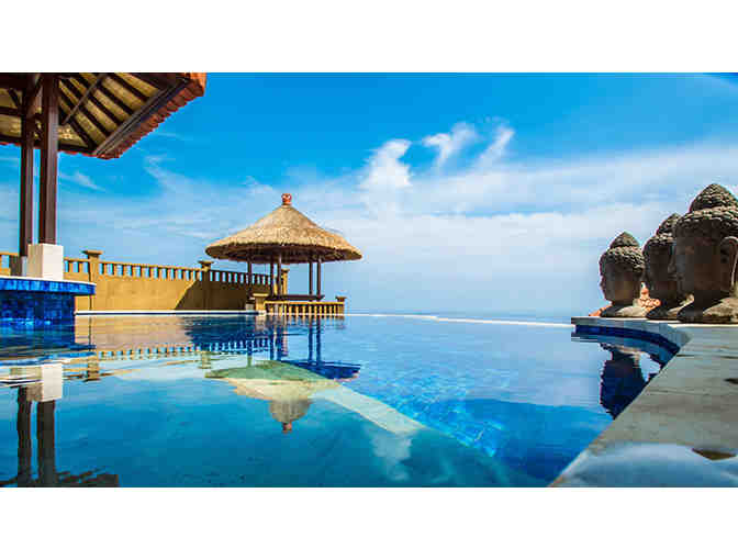 The World Traveler - Travel Package