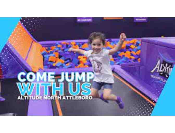 ALTITUDE TRAMPOLINE PARK: 20 person party - Photo 2