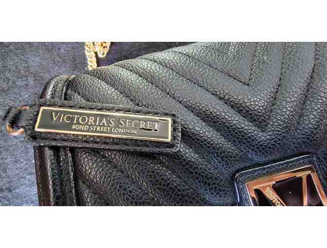 Victoria's Secret Pebbled V-Quilt Bond Street London Black Gold Chain Shoulder Bag