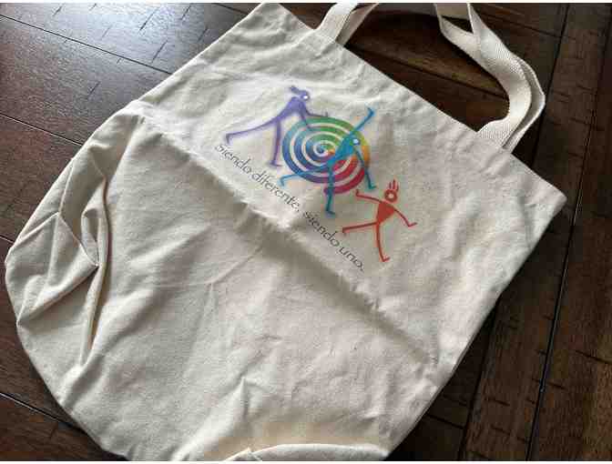 Siendo diferente, siendo uno | A Canvas Tote